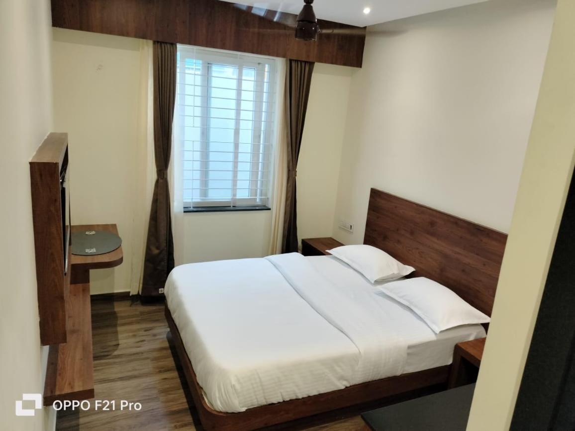S K Legacy Hotel ไมซอร์ ภายนอก รูปภาพ